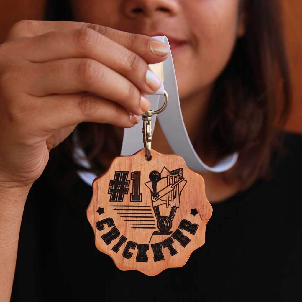 #1 Cricketer Wooden Medal - Image 2