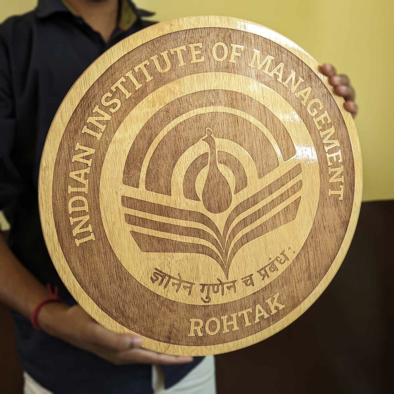 Logo Engraved Wooden Frame for Office - Image 4