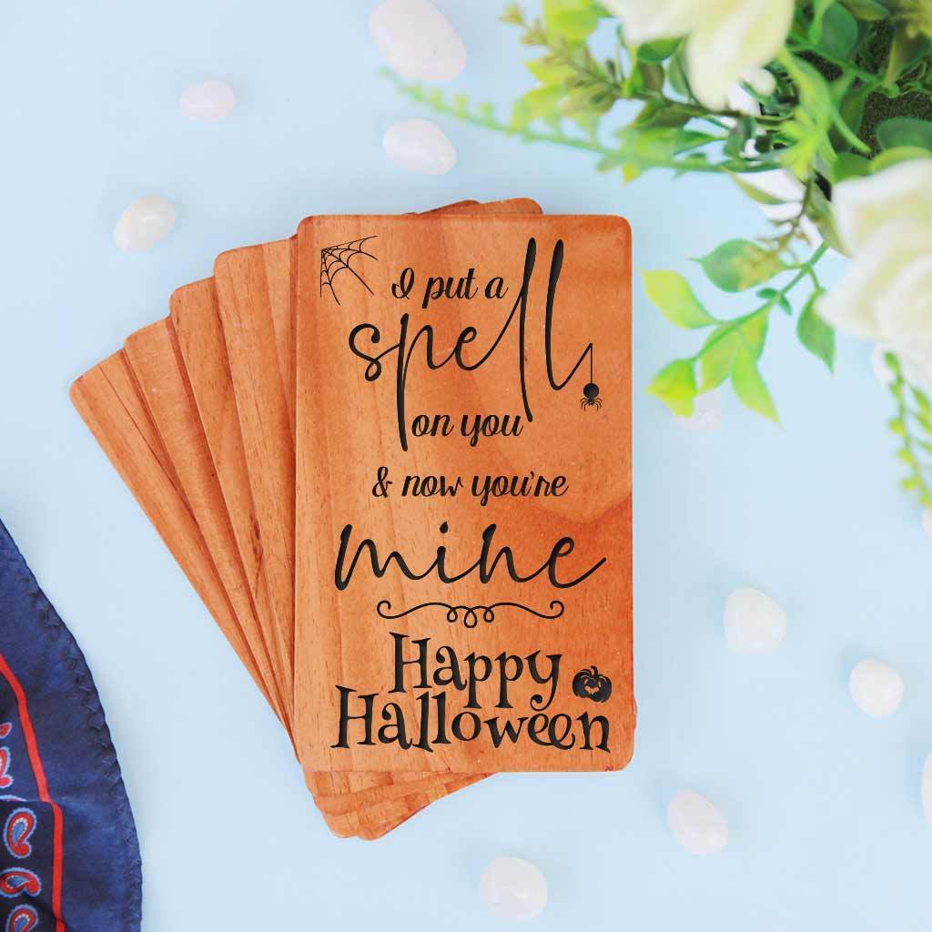 Halloween Cards: Set Of Wooden Cards With Happy Halloween Greetings