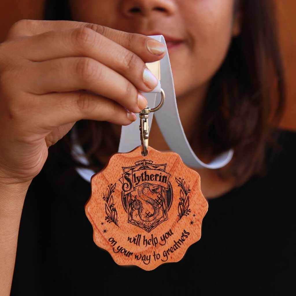 House Gryffindor, Hufflepuff, Slytherin, Ravenclaw Wooden Medal - Image 4