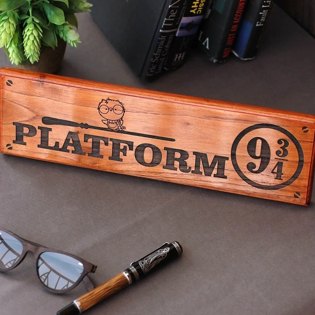 Harry Potter Platform 9 3/4 Wooden Nameplate - Image 3