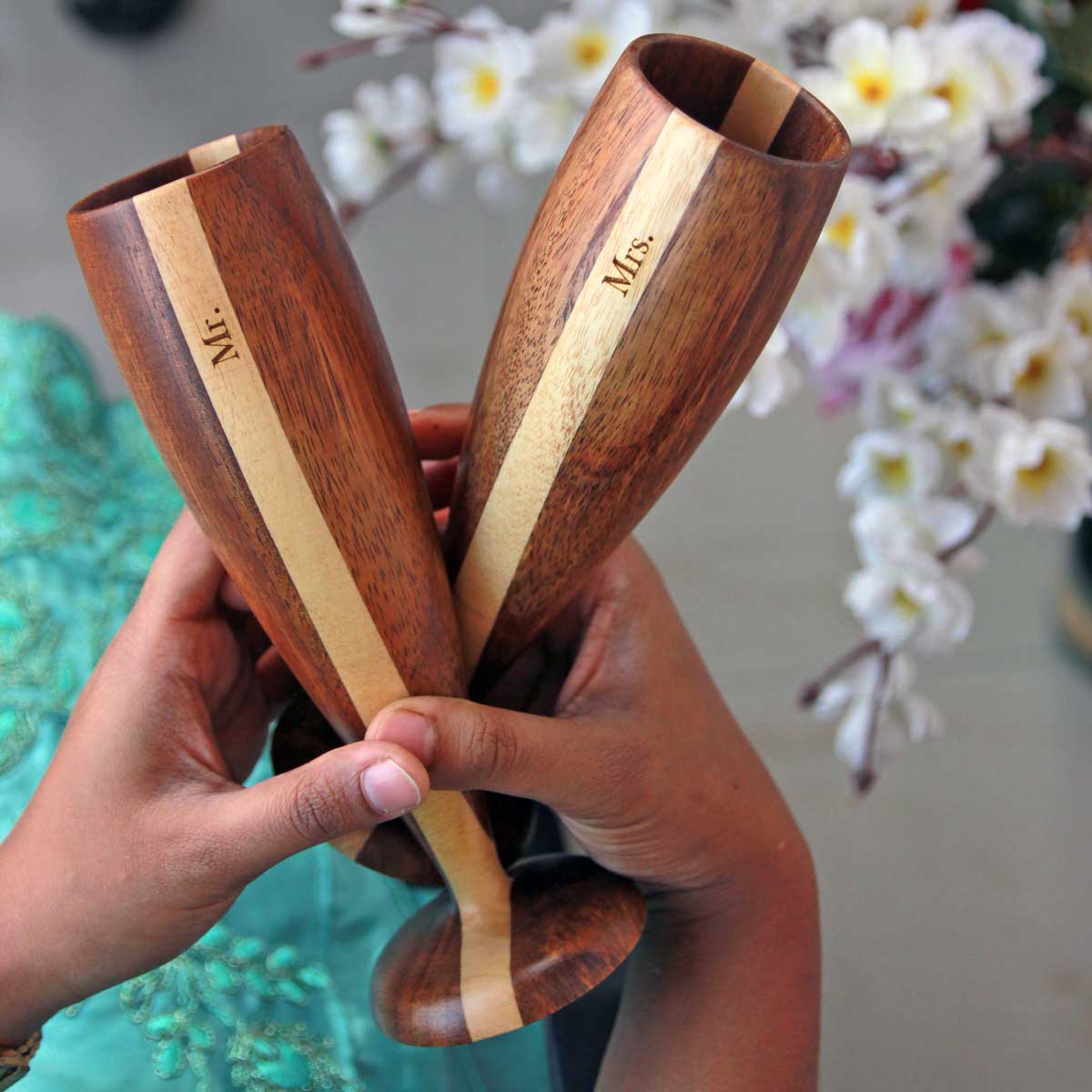 Personalized Classy Champagne Glasses & Flutes | Gift For Mom & Dad - Image 3