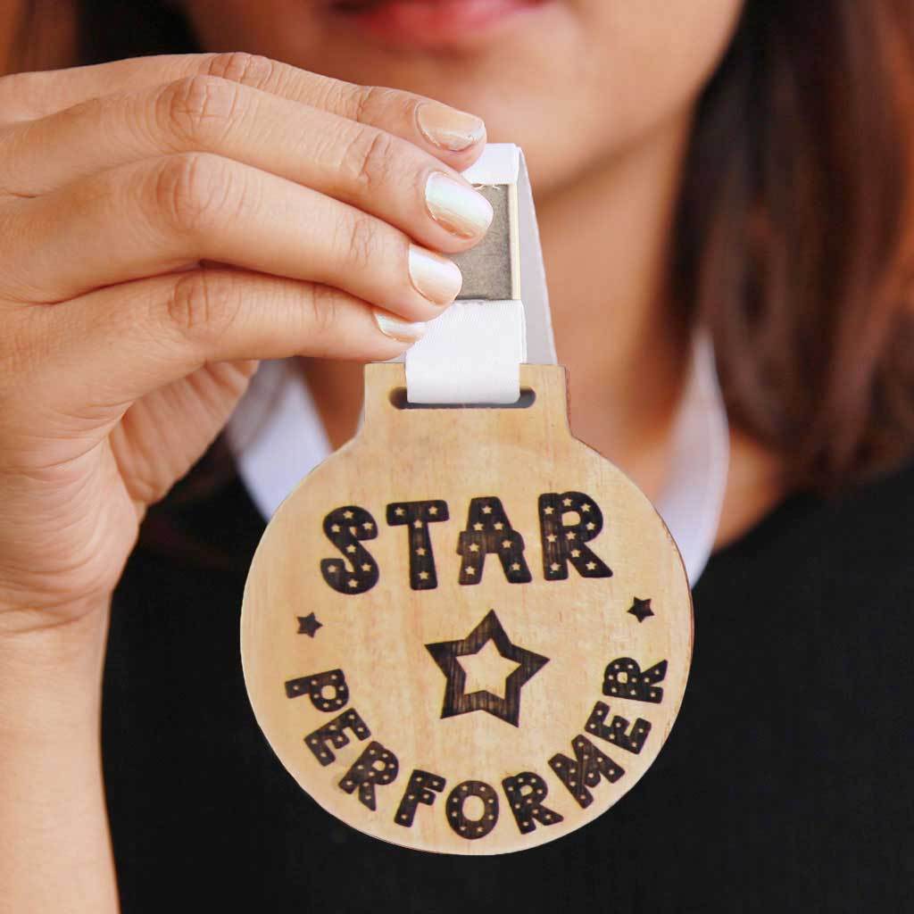 Star Performer Wooden Medal - Image 2